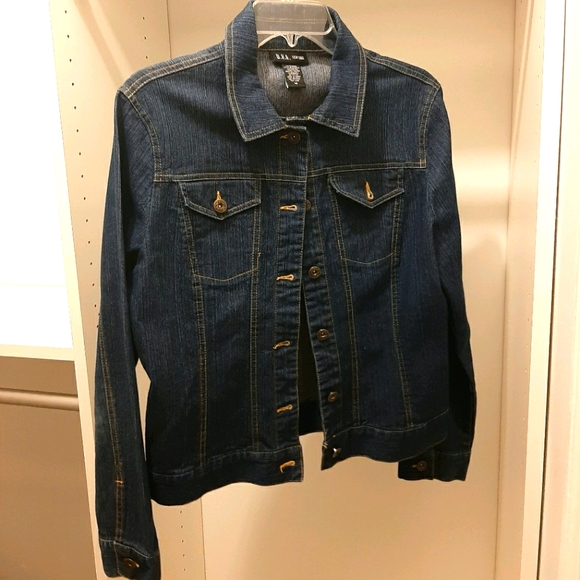 Jean jacket - Picture 1 of 6
